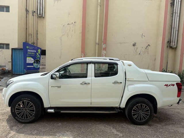 Second-hand 2018 Isuzu D-Max High for sale in New Delhi-5