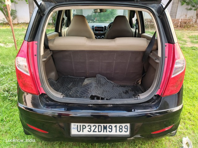 Second-hand 2011 Hyundai i10 Magna for sale in Lucknow-15