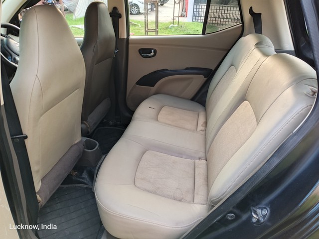 Second-hand 2011 Hyundai i10 Magna for sale in Lucknow-12