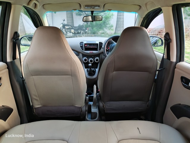 Second-hand 2011 Hyundai i10 Magna for sale in Lucknow-13