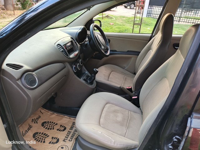 Second-hand 2011 Hyundai i10 Magna for sale in Lucknow-8