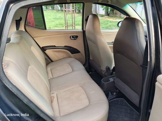 Second-hand 2011 Hyundai i10 Magna for sale in Lucknow-14