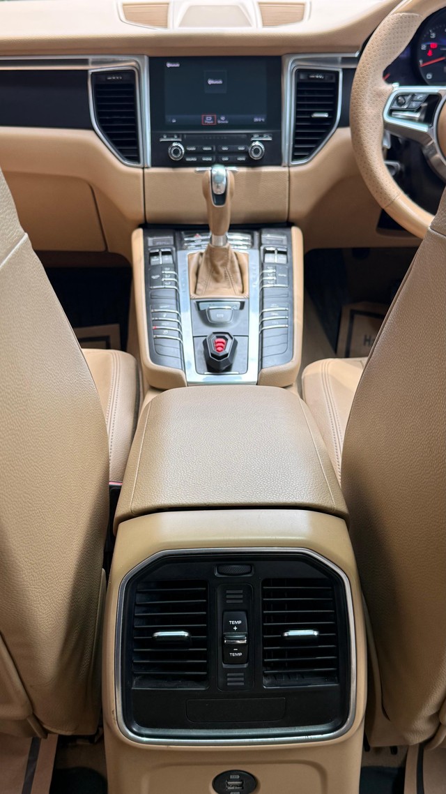 Porsche Macan 2L Second-hand 2017 Porsche Macan 2L for sale in New Delhi-17