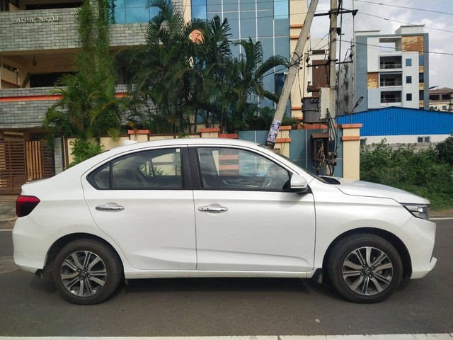 Second-hand 2024 Honda Amaze 2nd Gen VX CVT for sale in Vijayawada