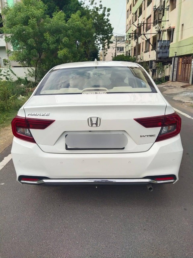 Second-hand 2024 Honda Amaze 2nd Gen VX CVT for sale in Vijayawada