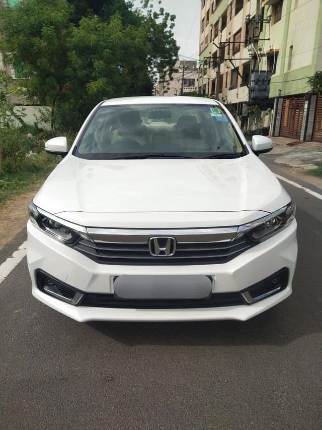 Second-hand 2024 Honda Amaze 2nd Gen VX CVT for sale in Vijayawada