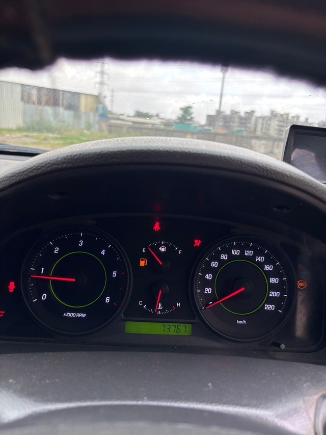 Second-hand 2011 Chevrolet Captiva LT for sale in Surat-3