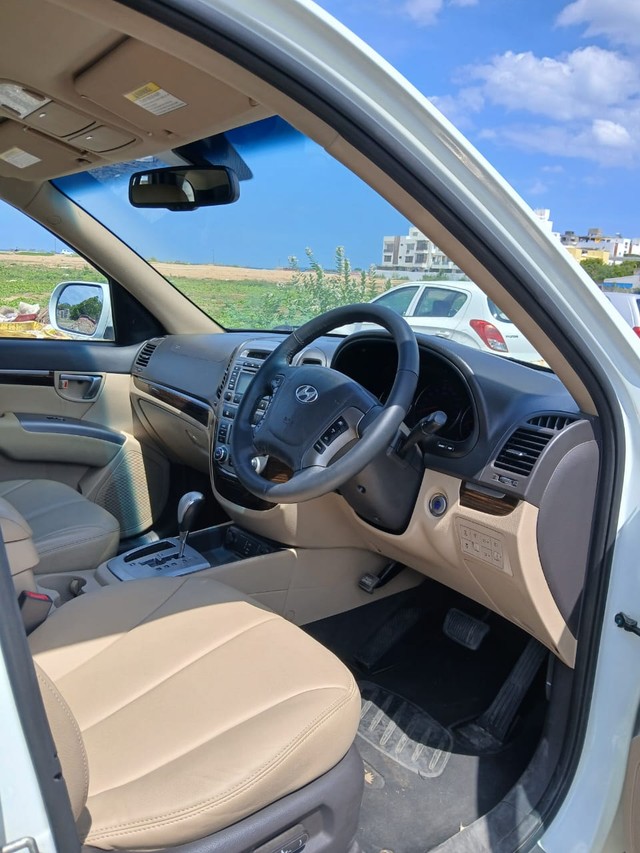 Second-hand 2013 Hyundai Santa Fe 4X2 for sale in Chennai-8