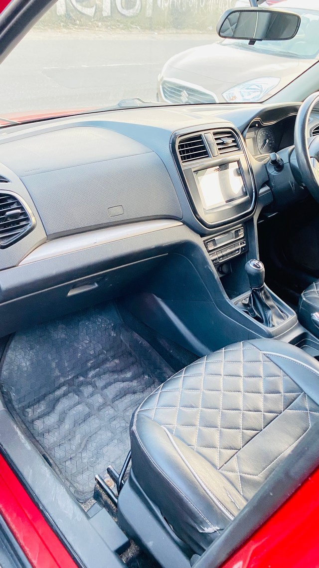 Second-hand 2017 Maruti Suzuki Vitara Brezza ZDi Plus AMT Dual Tone for sale in Haridwar-4