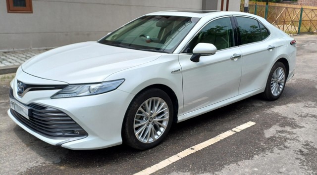 Second-hand 2019 Toyota Camry Hybrid 2.5 for sale in Ludhiana-6