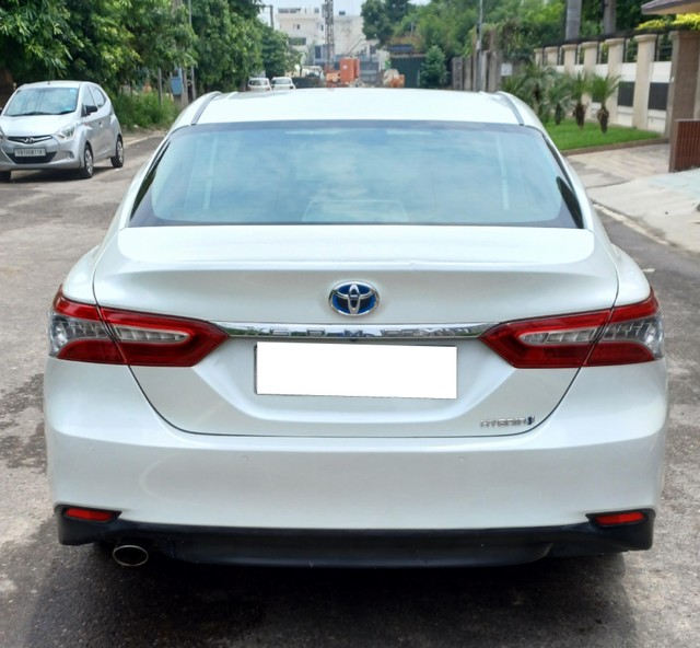 Second-hand 2019 Toyota Camry Hybrid 2.5 for sale in Ludhiana-2