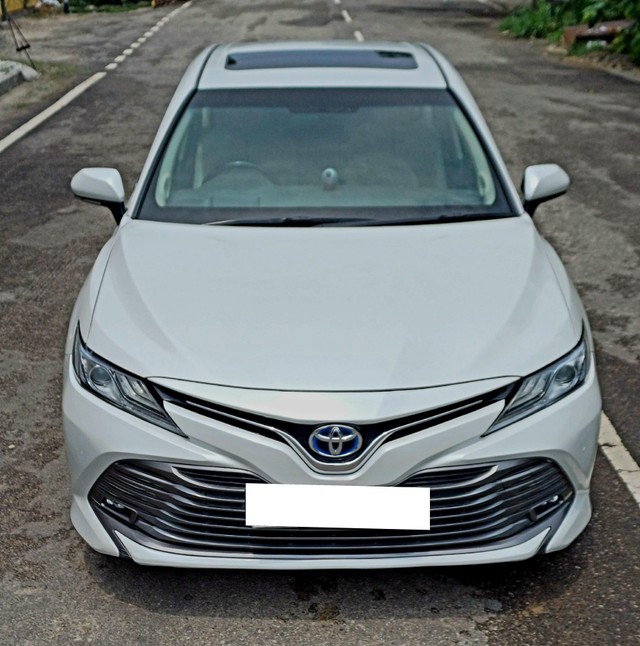 Second-hand 2019 Toyota Camry Hybrid 2.5 for sale in Ludhiana-3