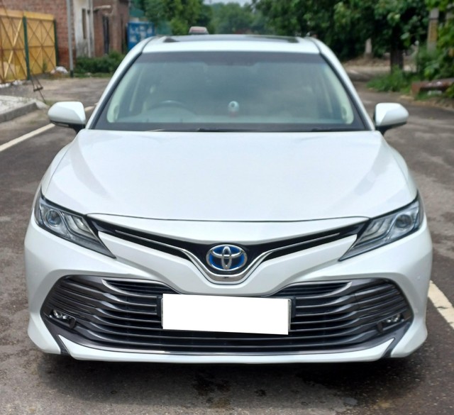 Second-hand 2019 Toyota Camry Hybrid 2.5 for sale in Ludhiana-7