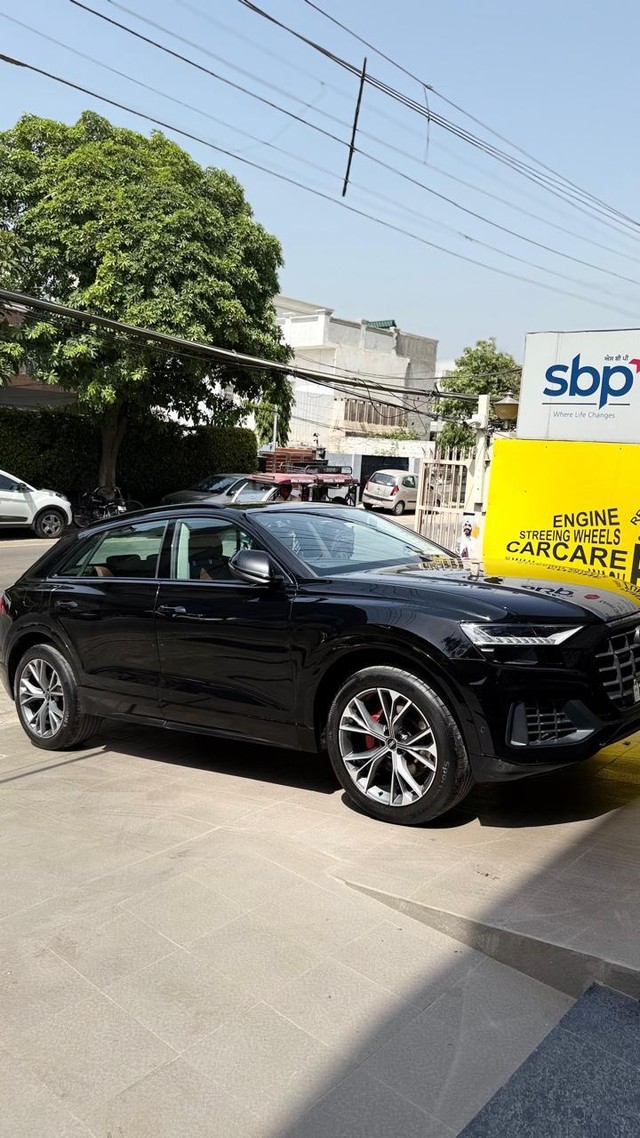 Second-hand 2022 Audi Q8 Celebration Edition BSVI for sale in Ludhiana-6