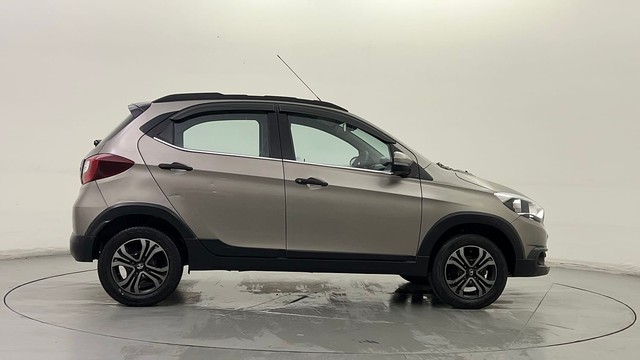 Second-hand 2018 Tata Tiago NRG Petrol for sale in New Delhi-2