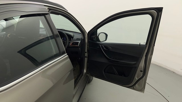 Second-hand 2018 Tata Tiago NRG Petrol for sale in New Delhi-16