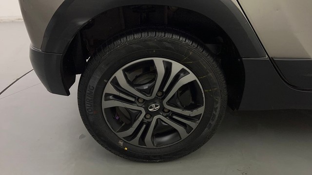 Second-hand 2018 Tata Tiago NRG Petrol for sale in New Delhi-18