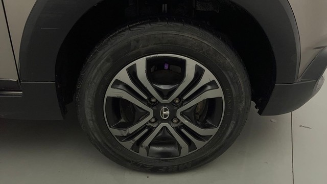 Second-hand 2018 Tata Tiago NRG Petrol for sale in New Delhi-17