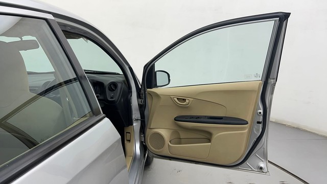 Second-hand 2015 Honda Amaze 2nd Gen E for sale in Ahmedabad-16