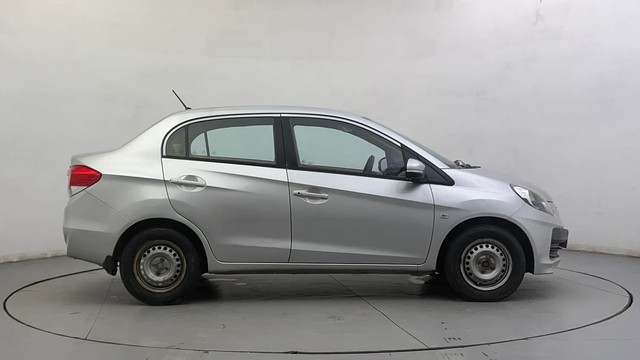 Second-hand 2015 Honda Amaze 2nd Gen E for sale in Ahmedabad-2