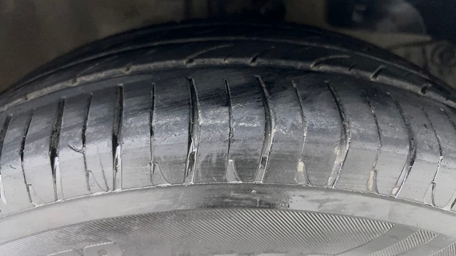 Second-hand 2015 Honda Amaze 2nd Gen E for sale in Ahmedabad-35