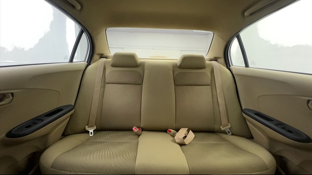 Second-hand 2015 Honda Amaze 2nd Gen E for sale in Ahmedabad-30