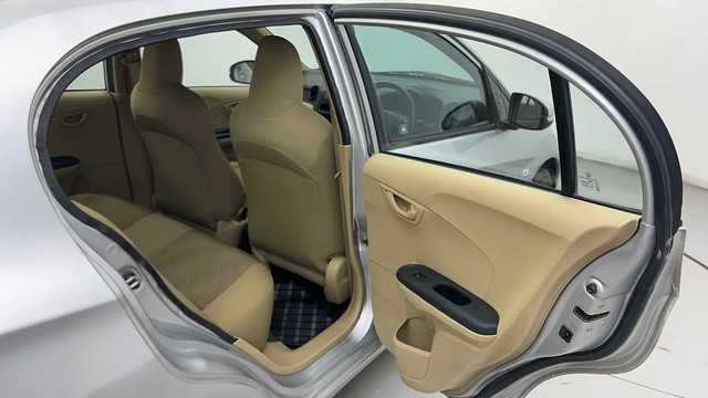 Second-hand 2015 Honda Amaze 2nd Gen E for sale in Ahmedabad-32