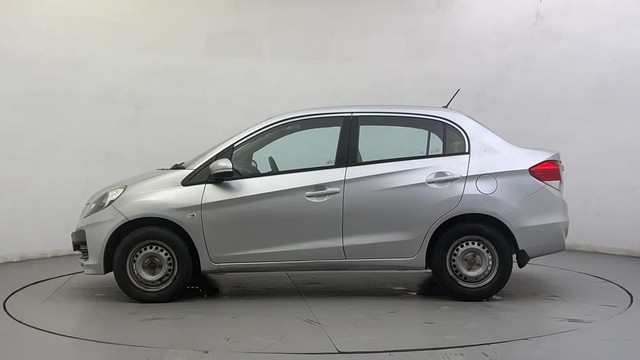 Second-hand 2015 Honda Amaze 2nd Gen E for sale in Ahmedabad-6
