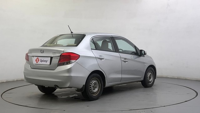 Second-hand 2015 Honda Amaze 2nd Gen E for sale in Ahmedabad-3
