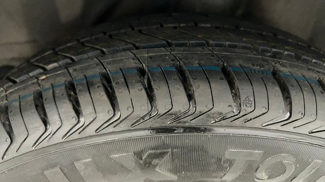 Second-hand 2015 Honda Amaze 2nd Gen E for sale in Ahmedabad-37