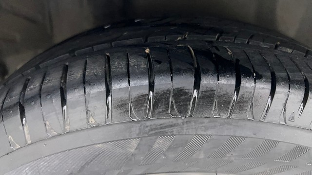 Second-hand 2015 Honda Amaze 2nd Gen E for sale in Ahmedabad-33