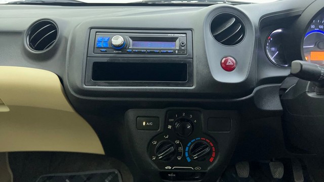 Second-hand 2015 Honda Amaze 2nd Gen E for sale in Ahmedabad-23