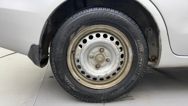 Second-hand 2015 Honda Amaze 2nd Gen E for sale in Ahmedabad-18