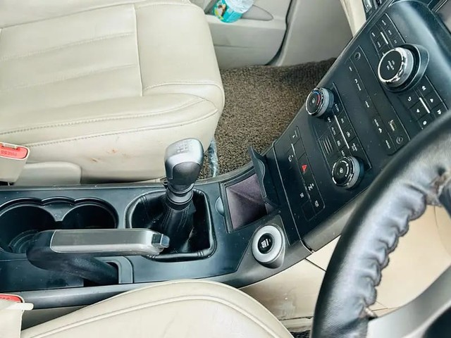 Second-hand 2017 Mahindra XUV500 R W10 FWD for sale in Bhilwara-12