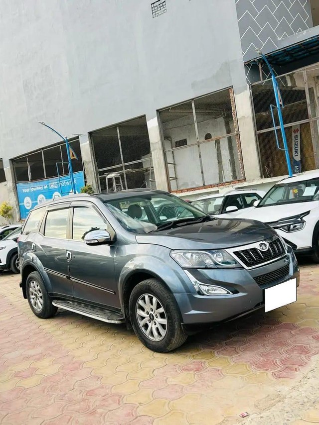 Second-hand 2017 Mahindra XUV500 R W10 FWD for sale in Bhilwara-6