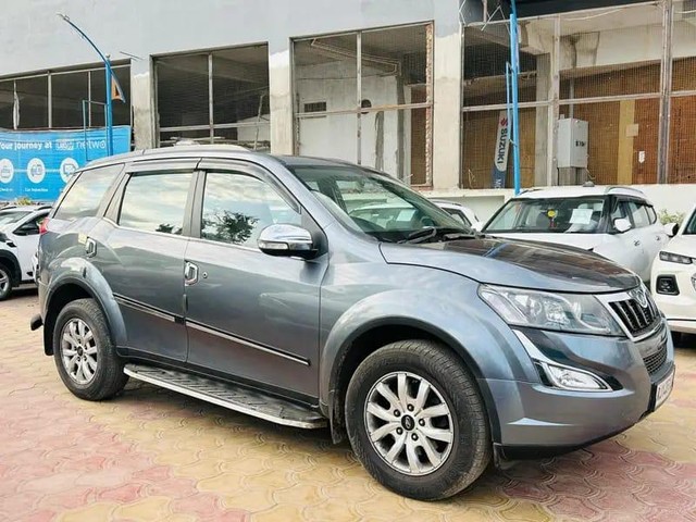 Second-hand 2017 Mahindra XUV500 R W10 FWD for sale in Bhilwara-9