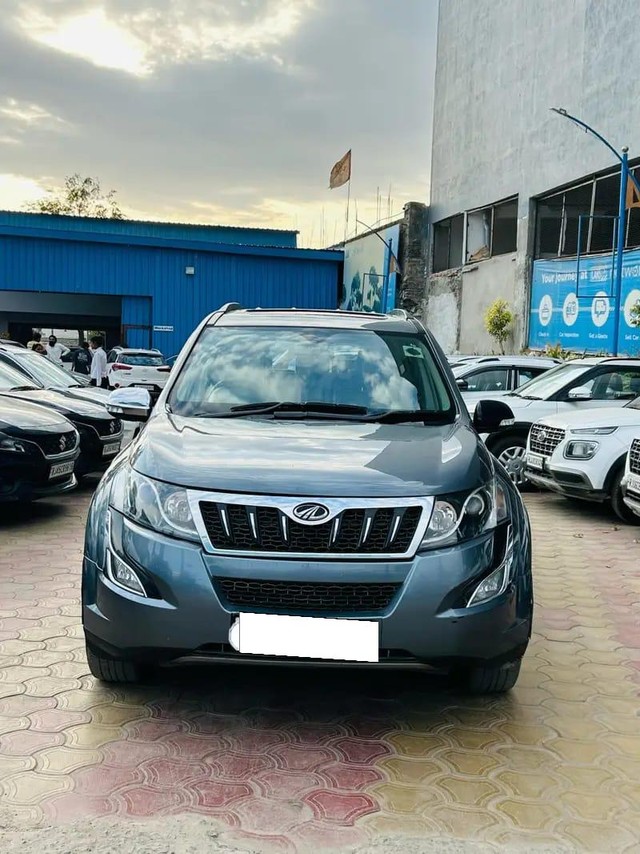 Second-hand 2017 Mahindra XUV500 R W10 FWD for sale in Bhilwara-3