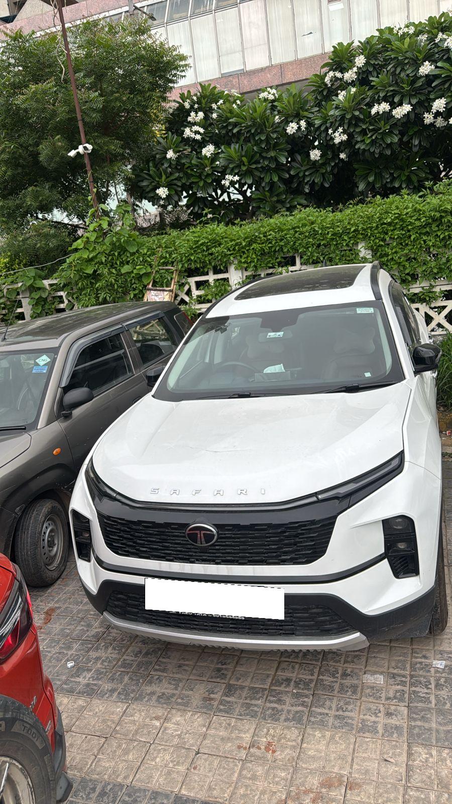 ☺︎ Tata Safari Accomplished Plus Dark 6S AT On Road Price