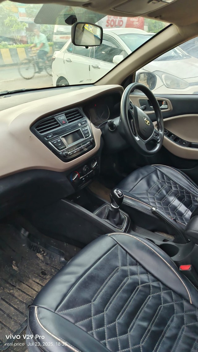 Second-hand 2016 Hyundai i20 Magna 1.4 CRDi for sale in Kanpur-5