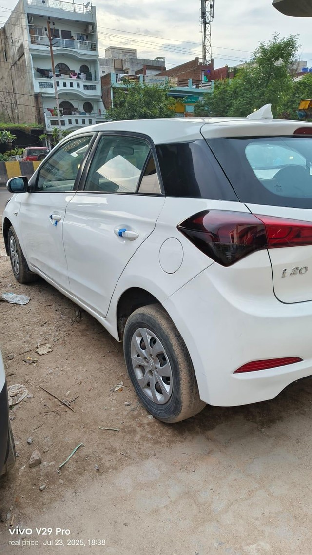 Second-hand 2016 Hyundai i20 Magna 1.4 CRDi for sale in Kanpur-3