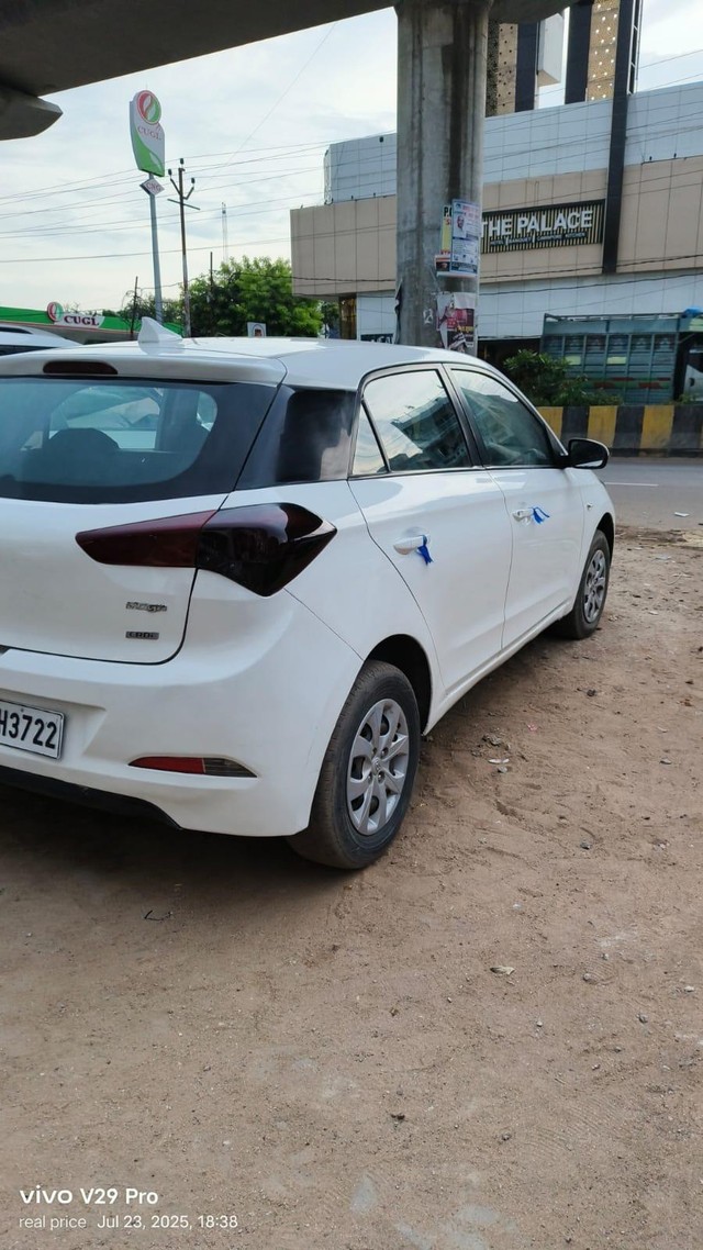 Second-hand 2016 Hyundai i20 Magna 1.4 CRDi for sale in Kanpur-4