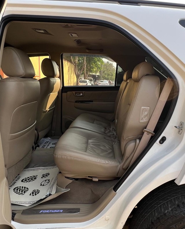 Second-hand 2015 Toyota Fortuner 4x2 AT for sale in Virar-6