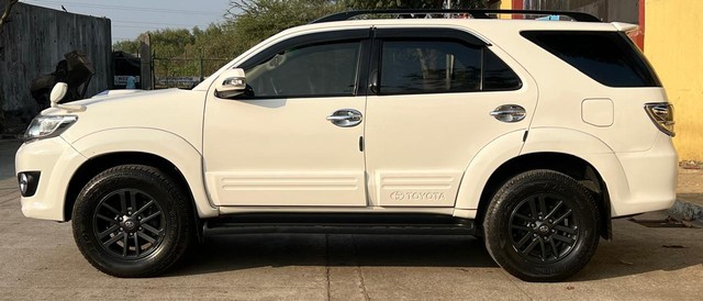 Second-hand 2015 Toyota Fortuner 4x2 AT for sale in Virar-4