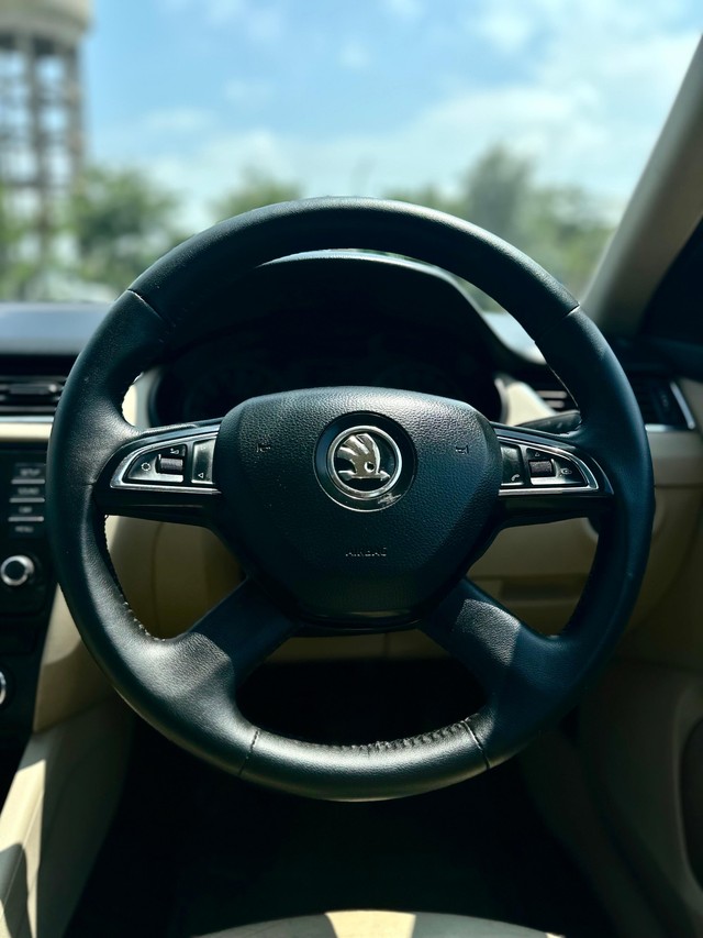 Second-hand 2015 Skoda Octavia Elegance 2.0 TDI AT for sale in Chandigarh-5