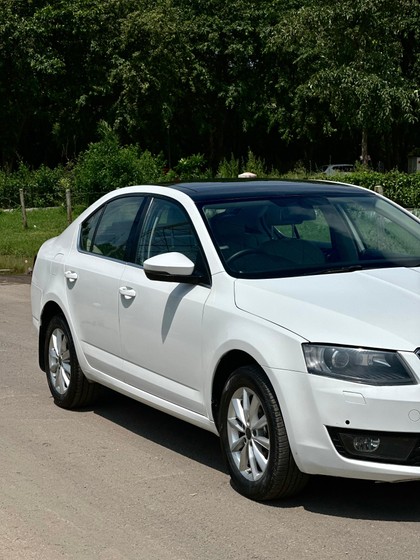 Second-hand 2015 Skoda Octavia Elegance 2.0 TDI AT for sale in Chandigarh
