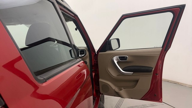 Second-hand 2017 Mahindra TUV 300 T10 Dual Tone for sale in Hyderabad-16