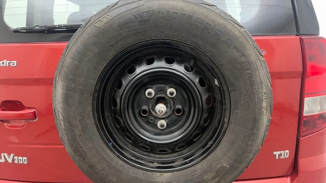 Second-hand 2017 Mahindra TUV 300 T10 Dual Tone for sale in Hyderabad-21