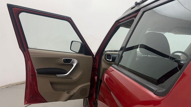 Second-hand 2017 Mahindra TUV 300 T10 Dual Tone for sale in Hyderabad-34