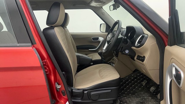 Second-hand 2017 Mahindra TUV 300 T10 Dual Tone for sale in Hyderabad-15