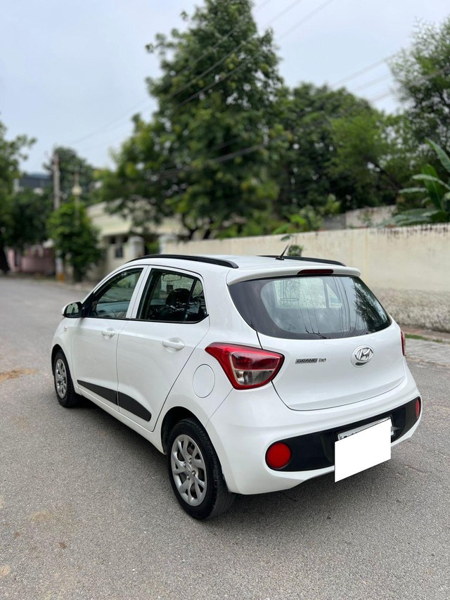 Second-hand 2018 Hyundai Grand i10 Magna for sale in Ajmer-3